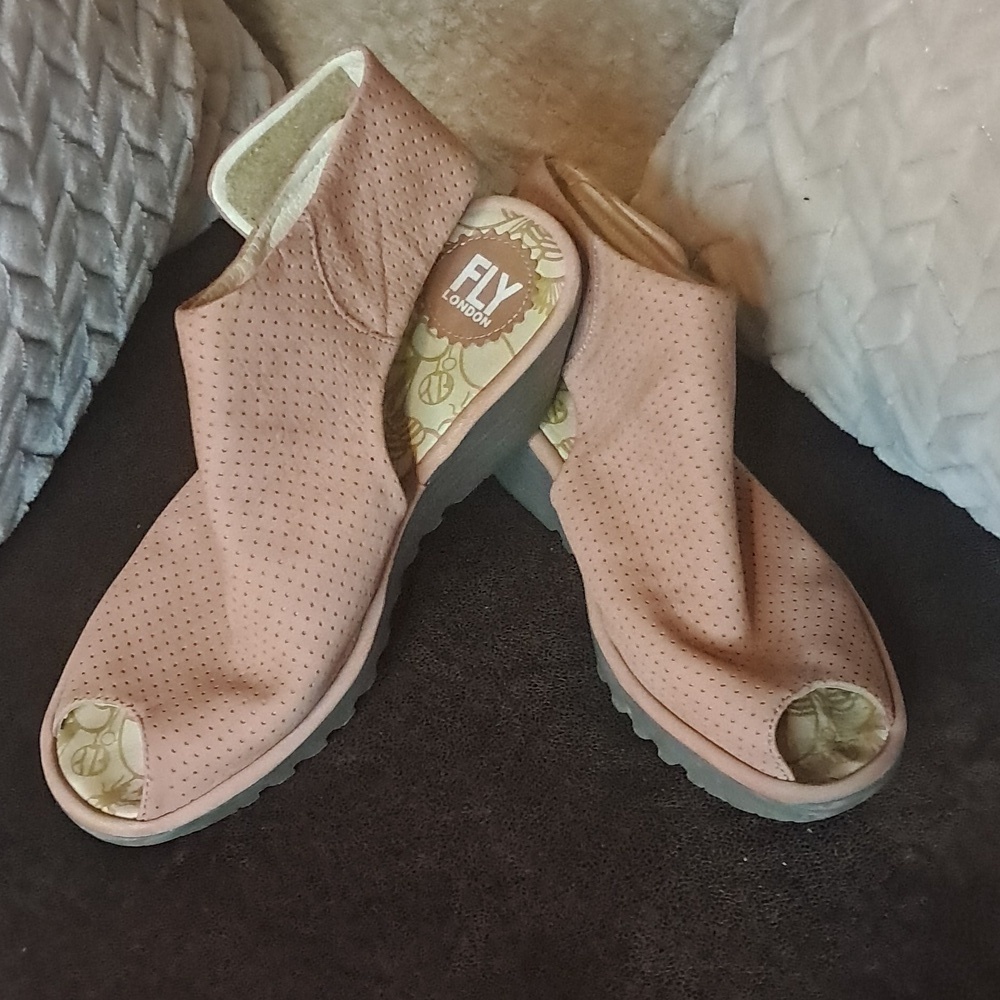 New FLY London YAHL Womens Perforated Cushioned Wedge Sandals EU 38 US 7.5 8